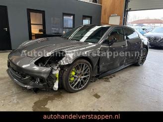 uszkodzony samochody osobowe Porsche Panamera 4 E-Hybrid Sport-Chrono-Paket Panorama 2017/12