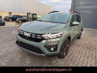 Damaged car Dacia Jogger Expression 81 kW TCE Navi LED 2025/2