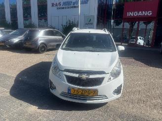 damaged passenger cars Chevrolet Spark 1.0 16V LT+ BI-FUEL 2013/1