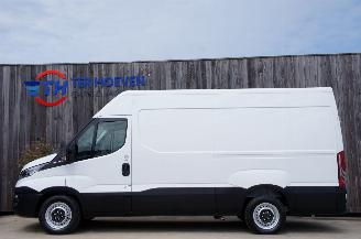 krockskadad bil auto Iveco Daily 35S13 2.3 HPi L2H2 Hi-Matic Airco Navi Trekhaak 93KW 2016/1
