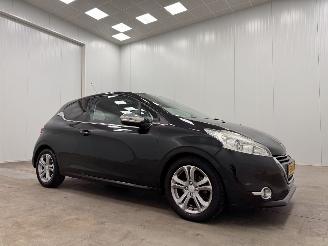 Vaurioauto  passenger cars Peugeot 208 1.4 VTi Allure Panoramadak Clima 2012/6