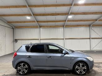 krockskadad bil auto Kia Cee d 1.4 80kW Airco X-Tra 2007/4
