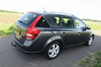 skadebil auto Kia Cee d 1.4 Cvvt 90pk Seven Airco Navigatie Clima Camera   2011 2011/9