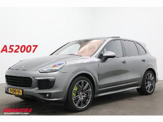 Unfallwagen Porsche Cayenne 3.0 S E-Hybrid Chrono Pano Memory Lucht Bose Sitzbel.+SHZ 2015/2