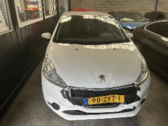 Peugeot 208 1.2 VTI  Active picture 2