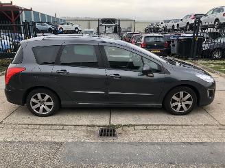 Vaurioauto  passenger cars Peugeot 308 16vti 88kW E5 SW Panodak 2012/4