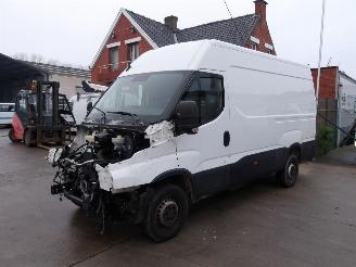 skadebil bedrijf Iveco Daily 35 S16 2023/2