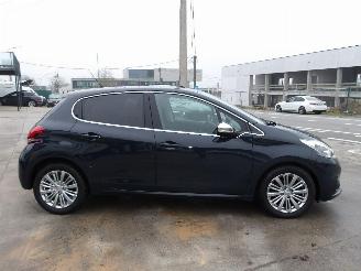 Peugeot 208 1.2 PURE TECH picture 5