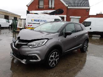 Vaurioauto  passenger cars Renault Captur  2017/5