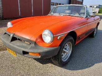 Vaurioauto  passenger cars MG B TOURER, CABRIOLET, SCHUURVONDST 1979/2