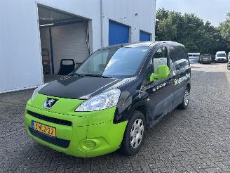 krockskadad bil bedrijf Peugeot Partner bestel 120 1.6 e-HDI L1 XR Profit + MOTORSCHADE ! 2011/3