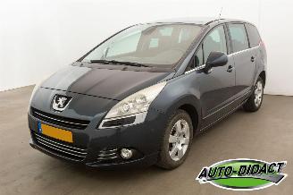Vaurioauto  passenger cars Peugeot 5008 1.6 VTi 7p. Clima Navi Blue Lease 2014/4