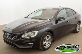 Damaged car Volvo S-60 1.6 AT Kinetic 58.185 km Car-Pass Navi Clima 2015/3