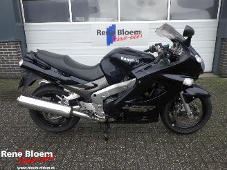 Vaurioauto  motor cycles Kawasaki ZZ - R 1200  2005/2